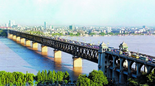 手拉葫蘆應(yīng)用于武漢大橋