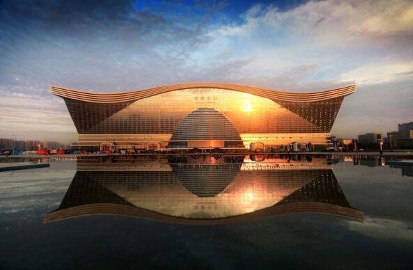 新世界環(huán)球中心方工手拉葫蘆應(yīng)用